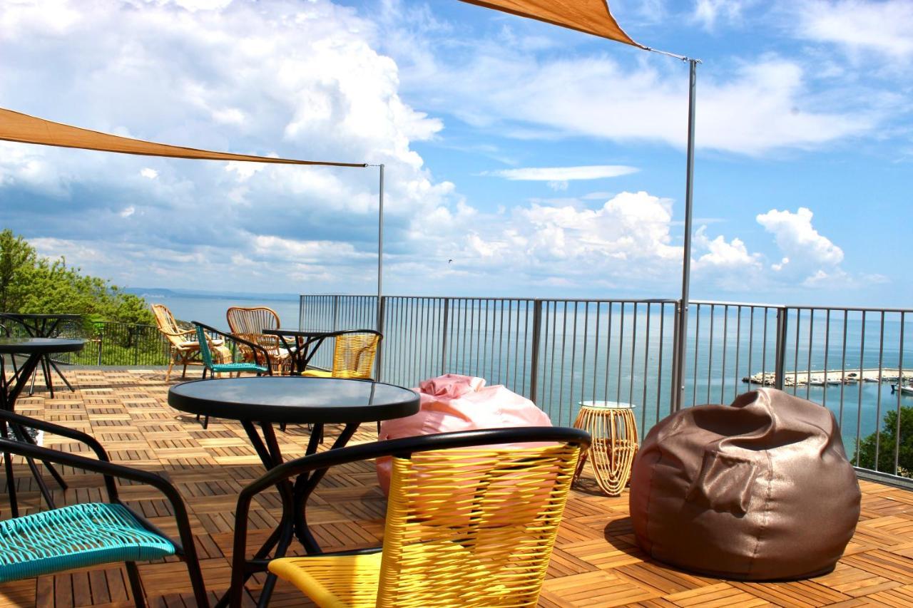 فندق Sunset Art Beach Front تشيرنوموريتس المظهر الخارجي الصورة