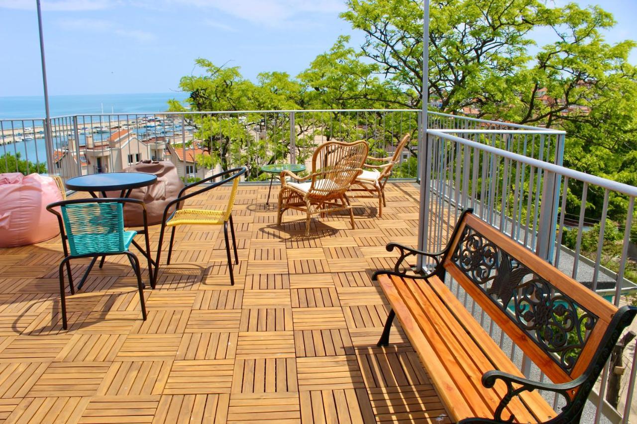 فندق Sunset Art Beach Front تشيرنوموريتس المظهر الخارجي الصورة
